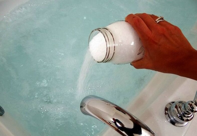 Bagno di soda per l'ingrandimento del pene