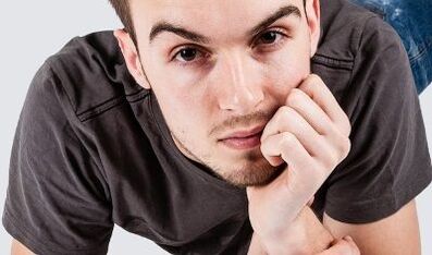 Un uomo vuole ingrandire il suo pene in modo naturale